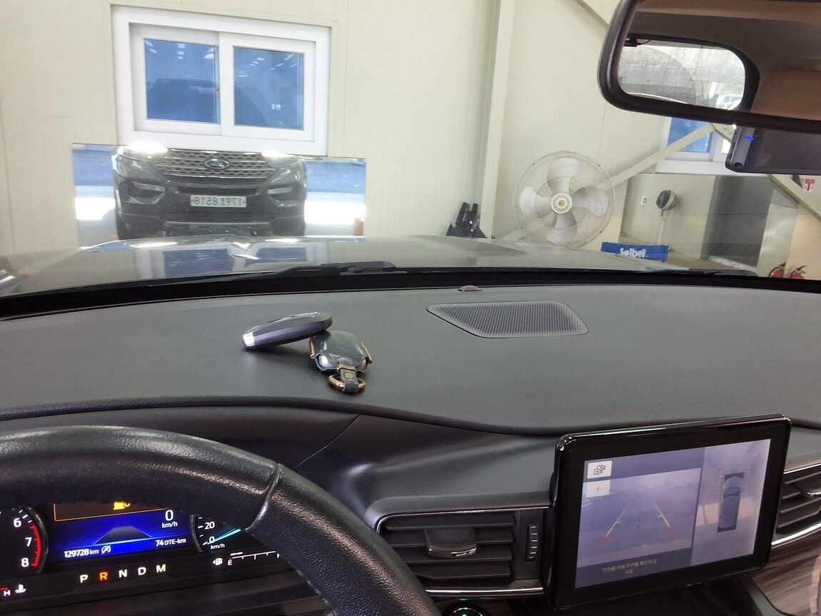 FORD EXPLORER (6TH GEN) 2.3 AWD LIMITED 2020 - zdjęcie 25