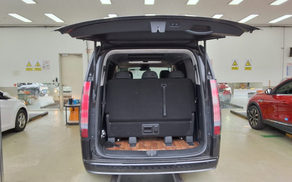 HYUNDAI STARIA 2.2 DIESEL LOUNGE 7-SEATER 4WD INSPIRATION 2022 - zdjęcie 16