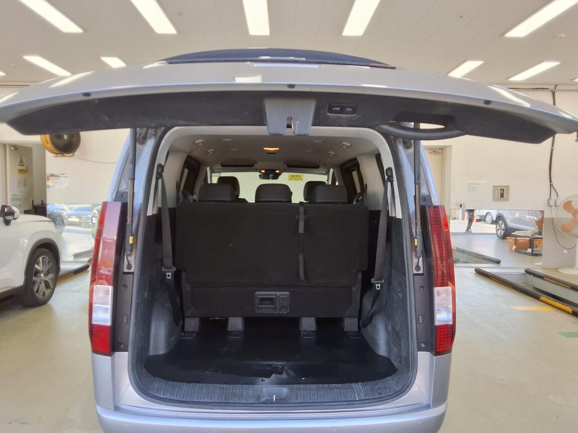 HYUNDAI STARIA 2.2 DIESEL TOURER 9-SEATER 4WD MODERN 2022 - zdjęcie 15