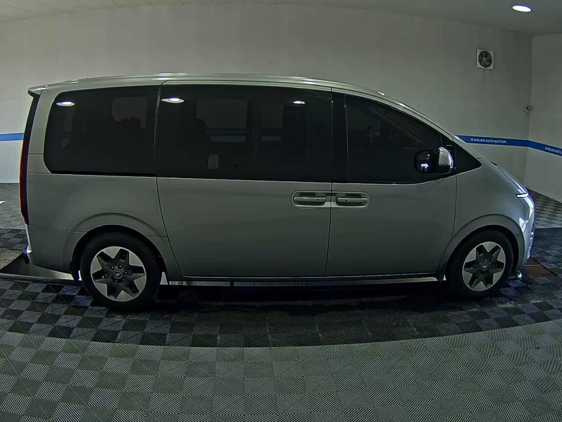 HYUNDAI STARIA 2.2 DIESEL TOURER 9-SEATER 4WD MODERN 2022 - zdjęcie 4