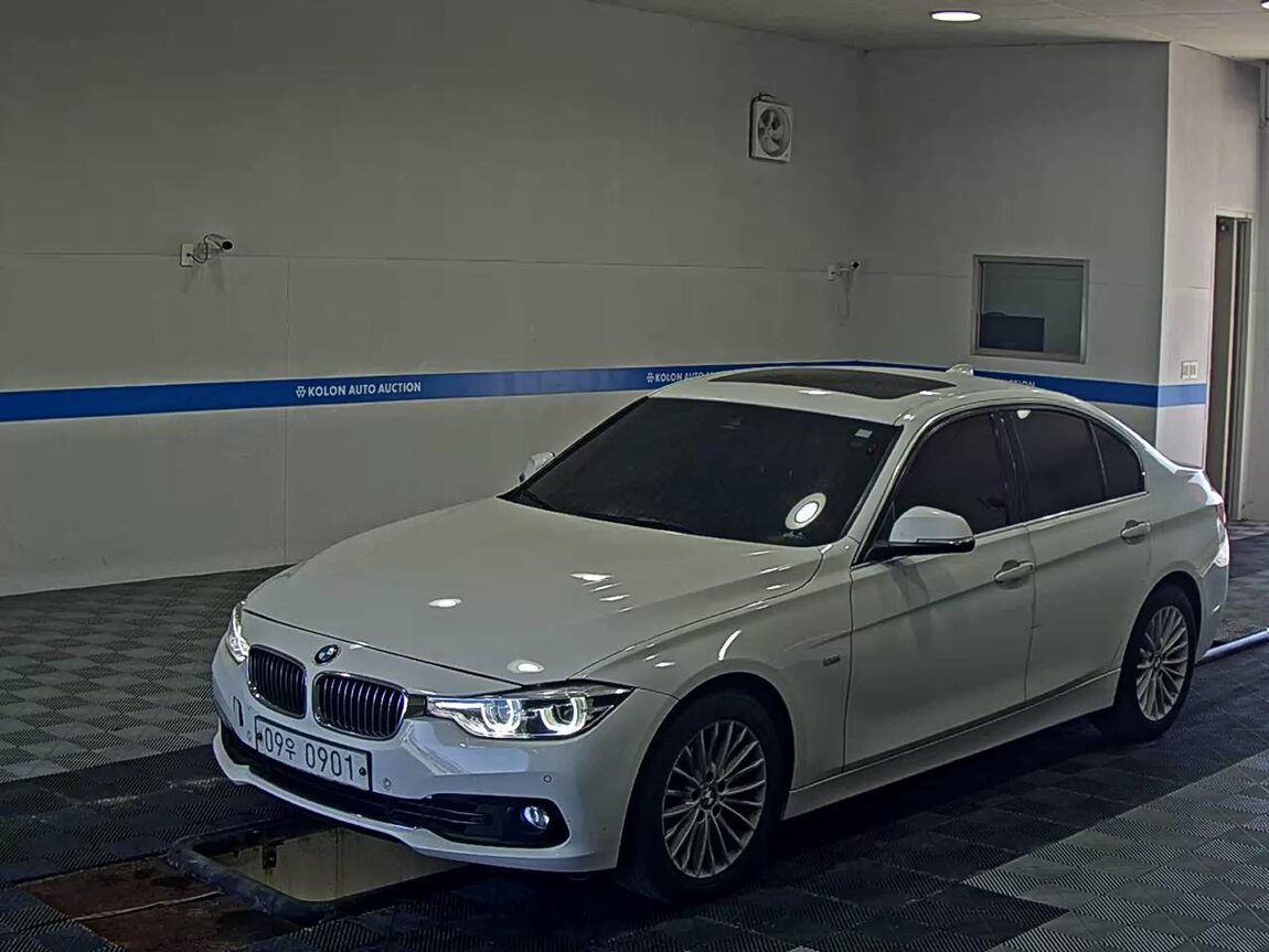 BMW 3 SERIES (6TH GEN) 320i LUXURY 2016 - zdjęcie 2