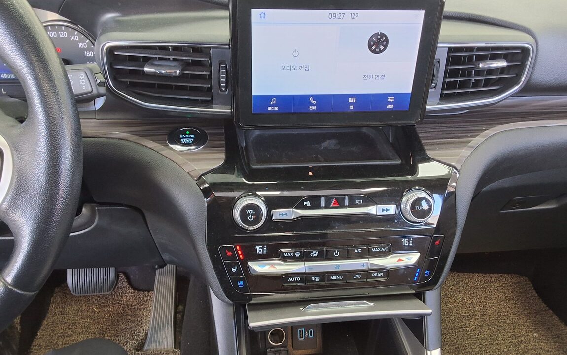 FORD EXPLORER (6TH GEN) 2.3 AWD LIMITED 2021 - zdjęcie 18