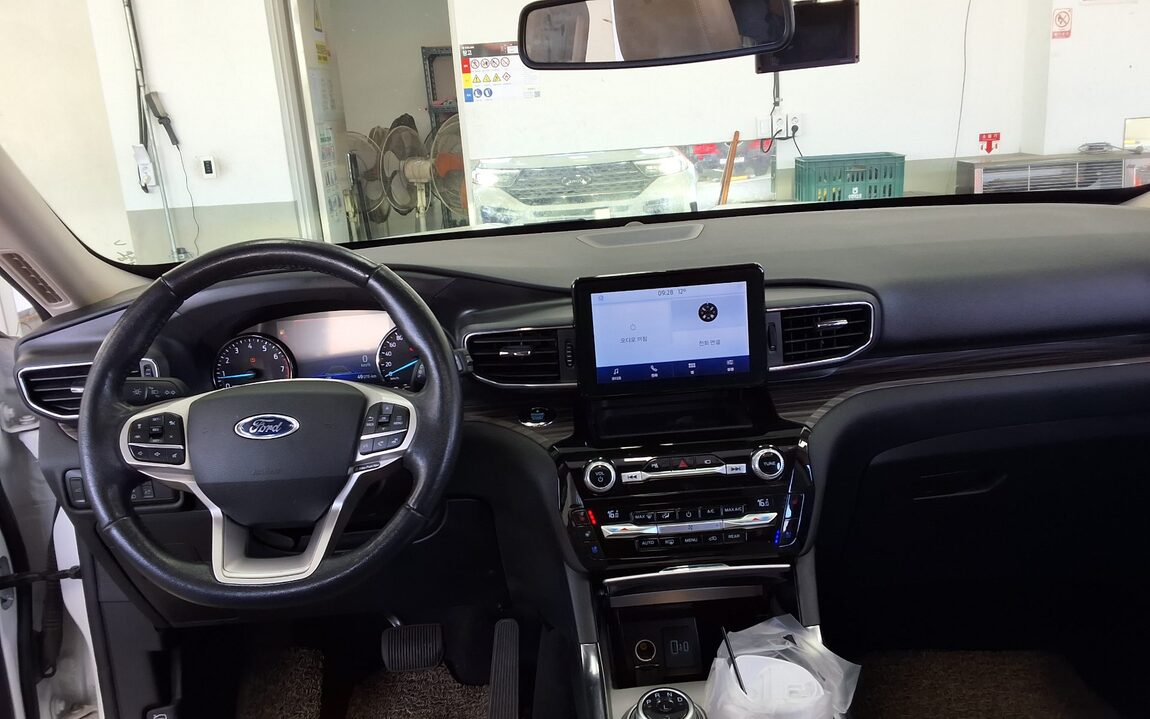 FORD EXPLORER (6TH GEN) 2.3 AWD LIMITED 2021 - zdjęcie 11