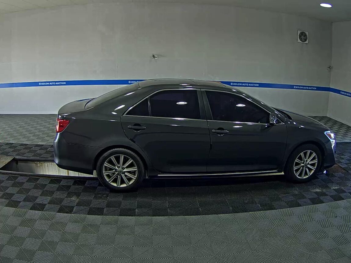 TOYOTA CAMRY (9TH GEN) 2.5 XLE 2012 - zdjęcie 4