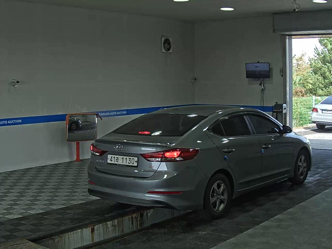 HYUNDAI AVANTE AD 1.6 GDi SMART 2017 - zdjęcie 5