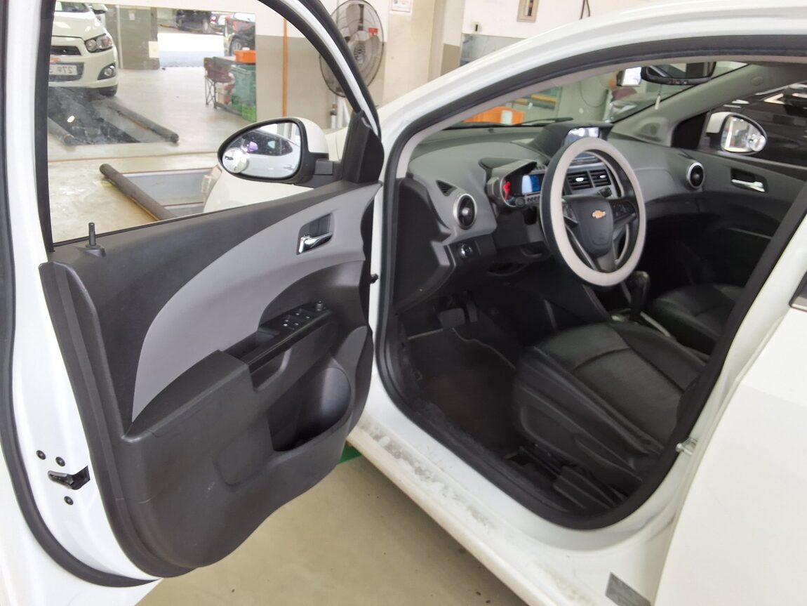 CHEVROLET (DAEWOO) AVEO 5-DOOR 1.6 LT LUXURY MODEL 2014 - zdjęcie 10