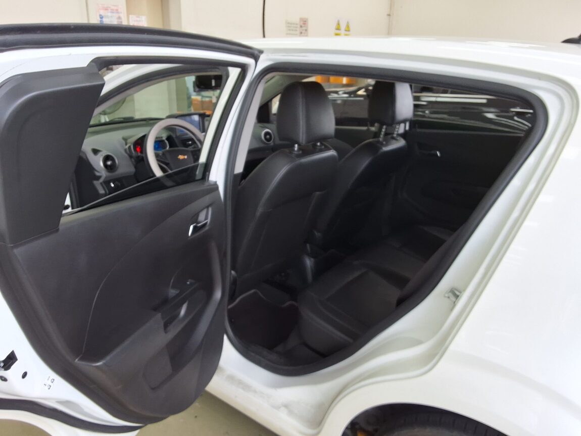 CHEVROLET (DAEWOO) AVEO 5-DOOR 1.6 LT LUXURY MODEL 2014 - zdjęcie 12