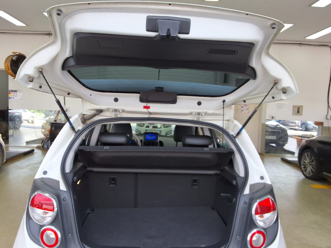 CHEVROLET (DAEWOO) AVEO 5-DOOR 1.6 LT LUXURY MODEL 2014 - zdjęcie 15