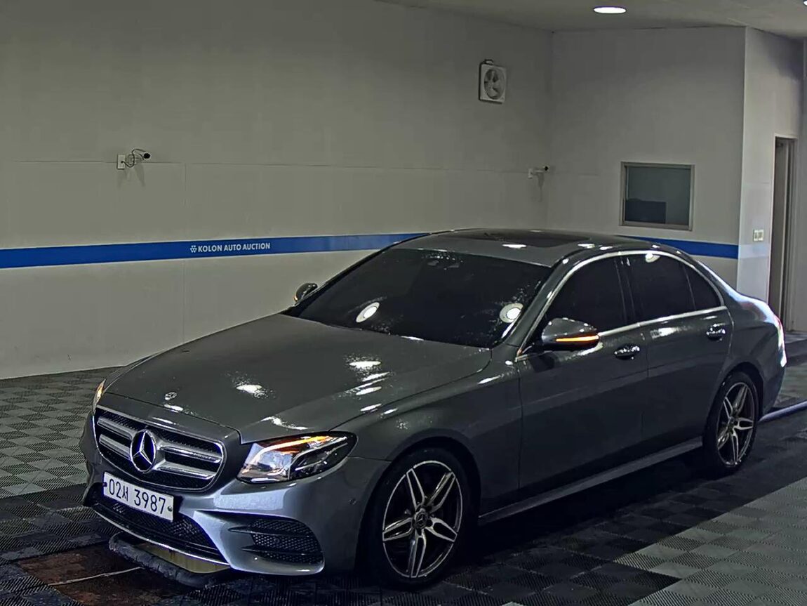 MERCEDES-BENZ E-CLASS (5TH GEN) E300 AMG LINE 2019 - zdjęcie 2