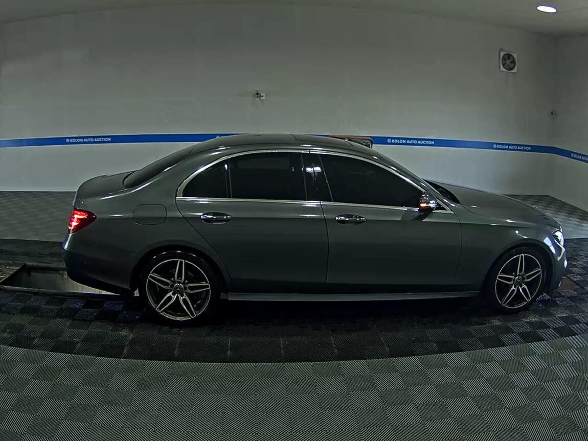 MERCEDES-BENZ E-CLASS (5TH GEN) E300 AMG LINE 2019 - zdjęcie 4