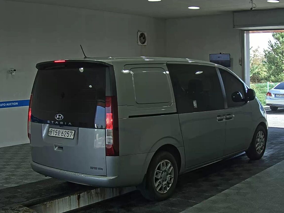 HYUNDAI STARIA 2.2 DIESEL CARGO 5-SEATER MODERN 2022 - zdjęcie 5