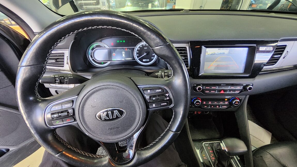 KIA NIRO 1.6 HYBRID NOBLESSE 2018 - zdjęcie 19