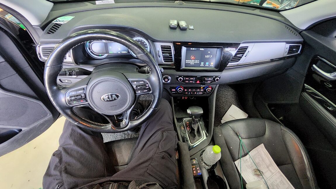 KIA NIRO 1.6 HYBRID NOBLESSE 2018 - zdjęcie 11