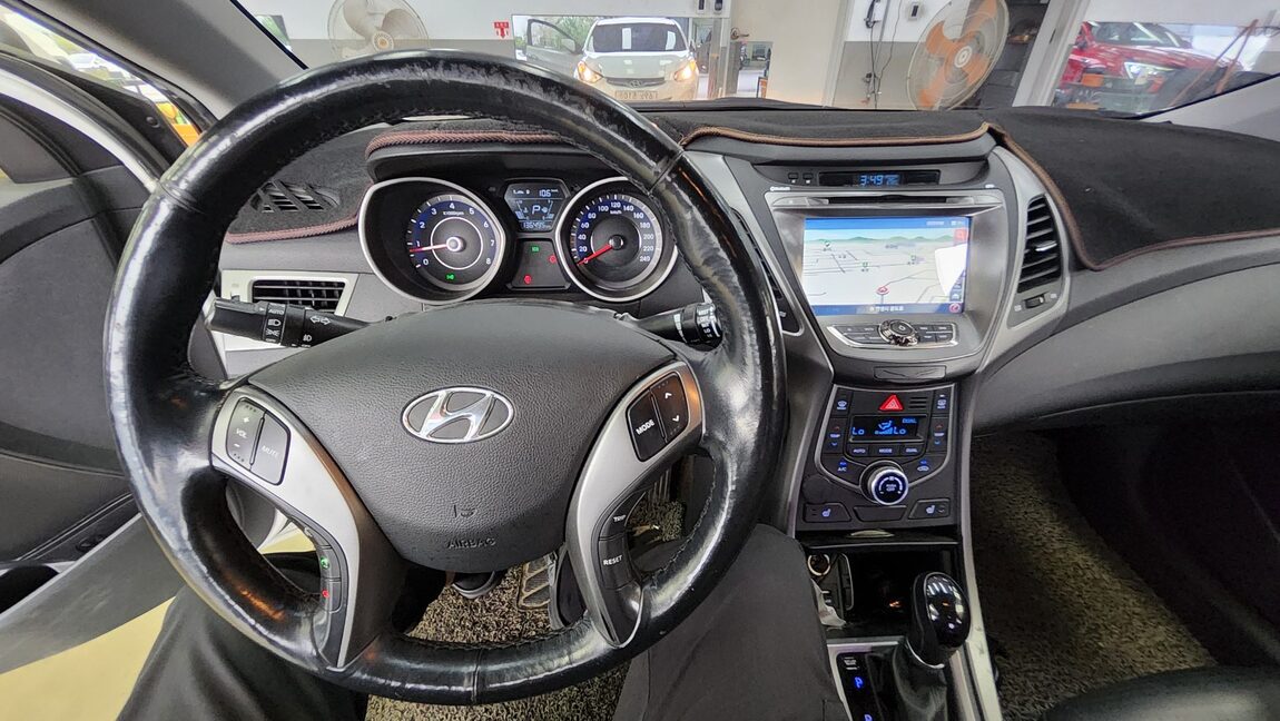 HYUNDAI THE NEW AVANTE MD 1.6 GDi SMART 2014 - zdjęcie 18