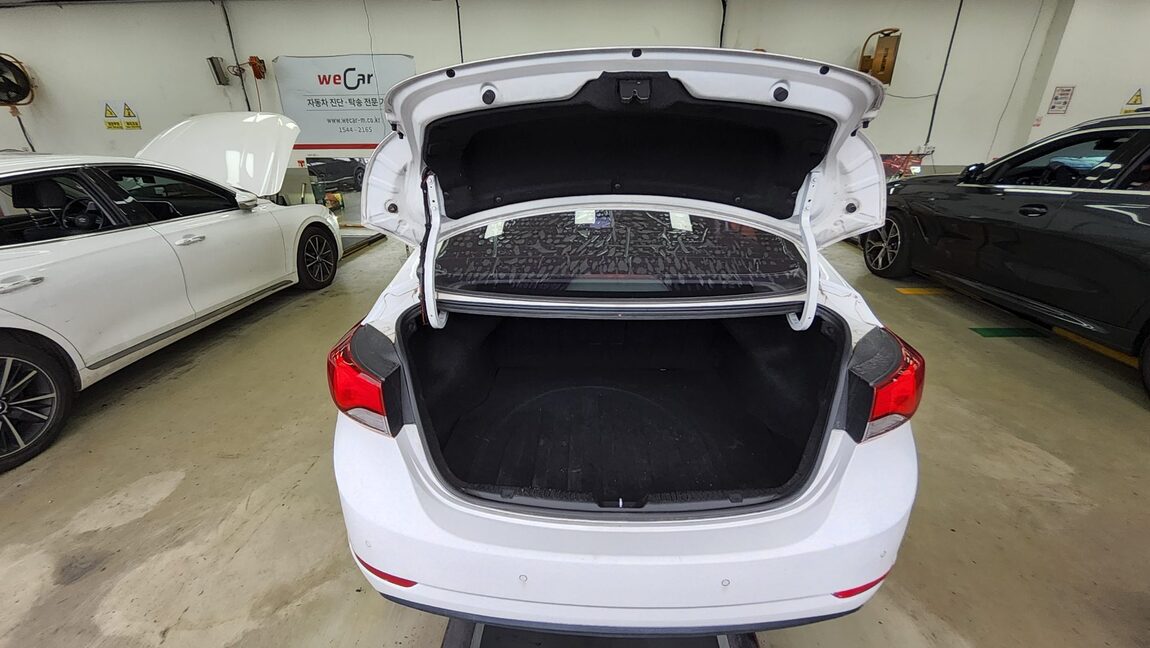 HYUNDAI THE NEW AVANTE MD 1.6 GDi SMART 2014 - zdjęcie 15