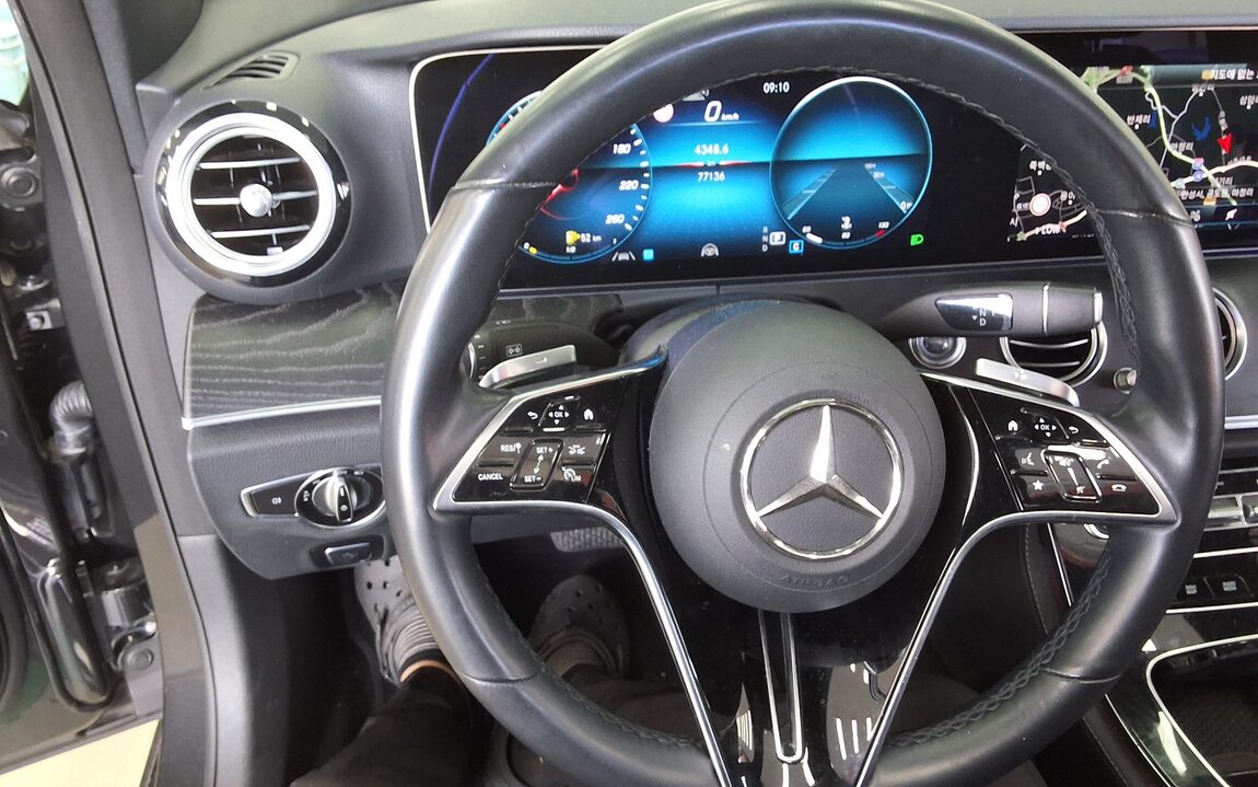 MERCEDES-BENZ E-CLASS (5TH GEN) E250 AVANTGARDE 2022 - zdjęcie 17