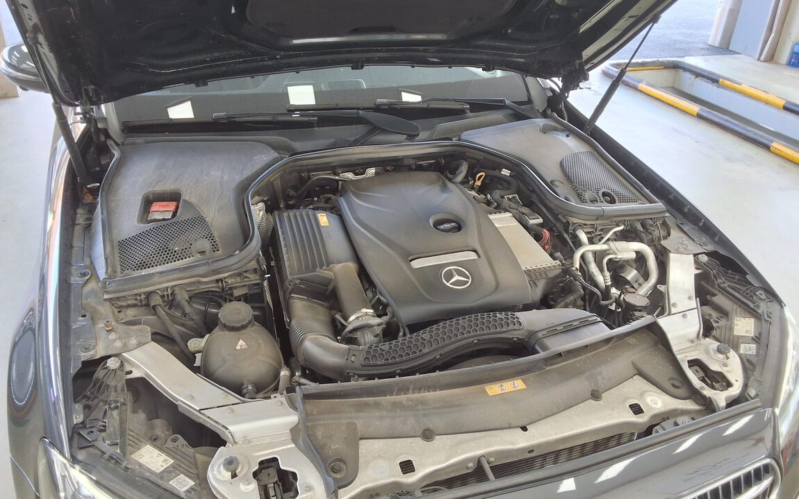 MERCEDES-BENZ E-CLASS (5TH GEN) E250 AVANTGARDE 2022 - zdjęcie 22