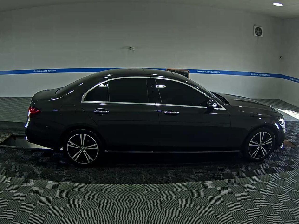 MERCEDES-BENZ E-CLASS (5TH GEN) E250 AVANTGARDE 2022 - zdjęcie 4