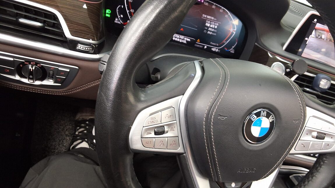 BMW 7 SERIES (6TH GEN) 740d xDrive DESIGN PURE EXCELLENCE 2021 - zdjęcie 23
