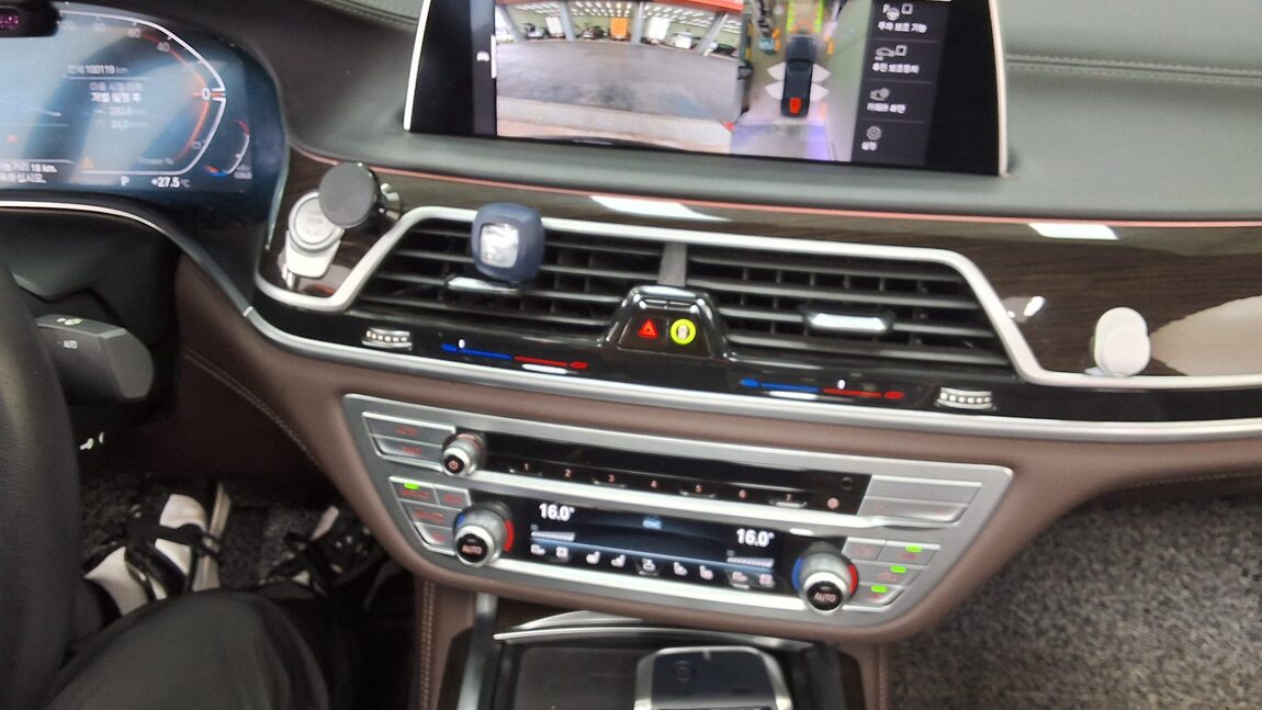BMW 7 SERIES (6TH GEN) 740d xDrive DESIGN PURE EXCELLENCE 2021 - zdjęcie 24