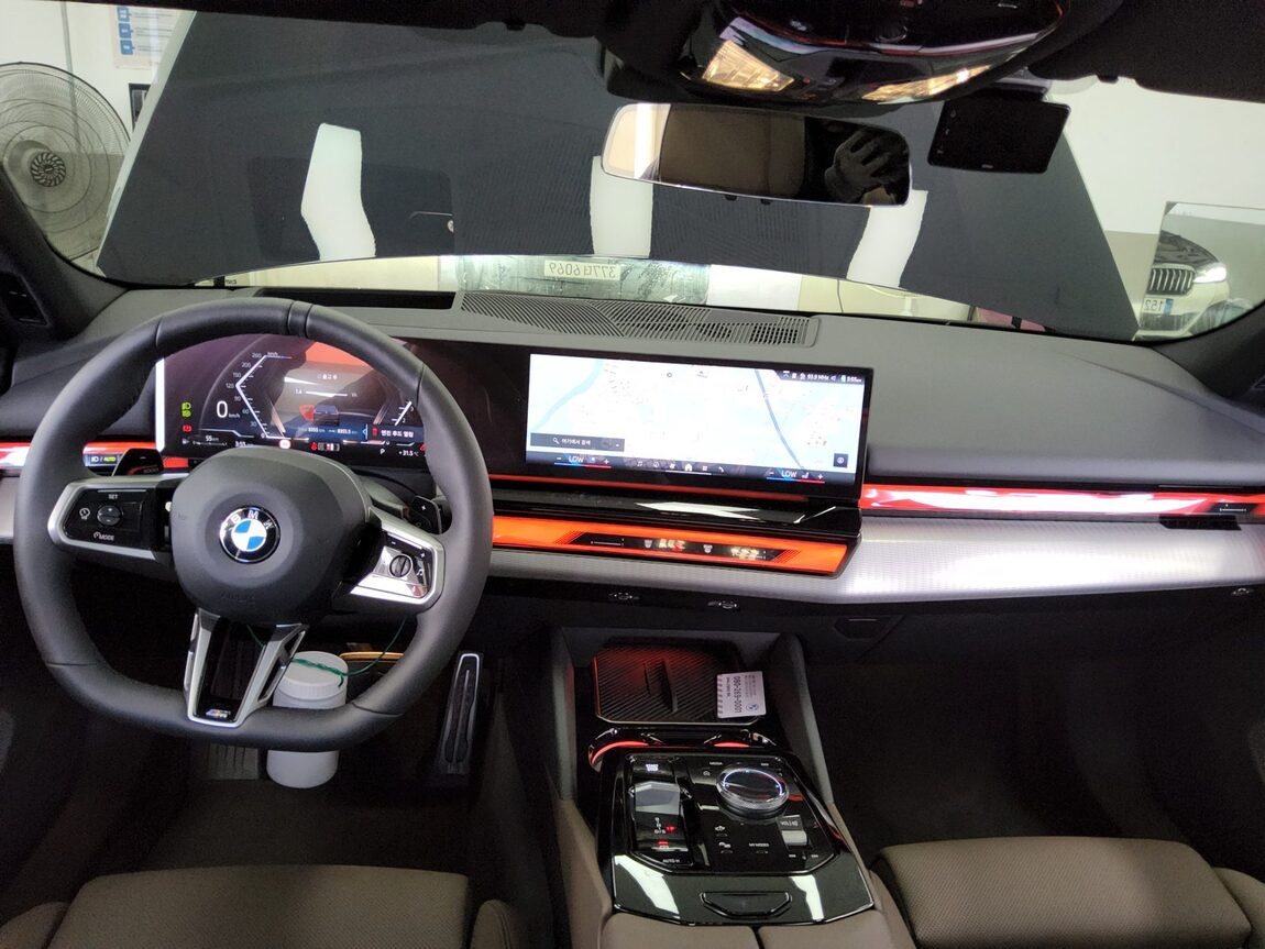 BMW 5 SERIES (8TH GEN) 520i M SPORT PACK 2026 - zdjęcie 11