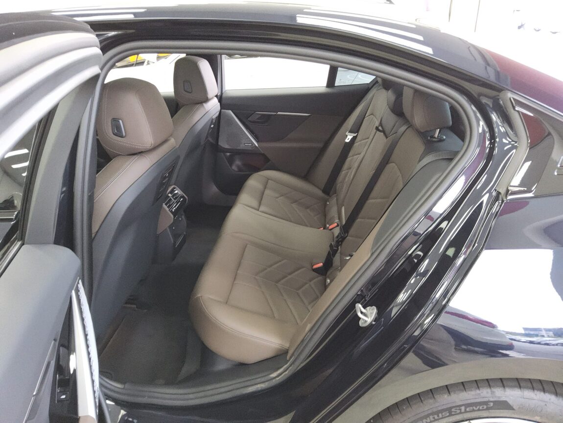 BMW 5 SERIES (8TH GEN) 520i M SPORT PACK 2026 - zdjęcie 12