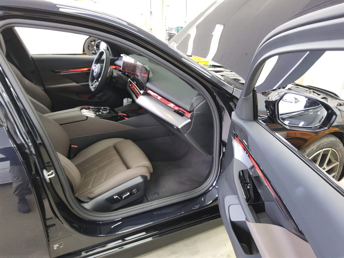 BMW 5 SERIES (8TH GEN) 520i M SPORT PACK 2026 - zdjęcie 14
