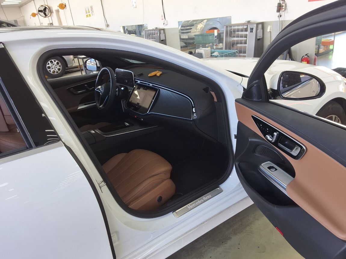 MERCEDES-BENZ E-CLASS (6TH GEN) E200 AVANTGARDE 2025 - zdjęcie 14