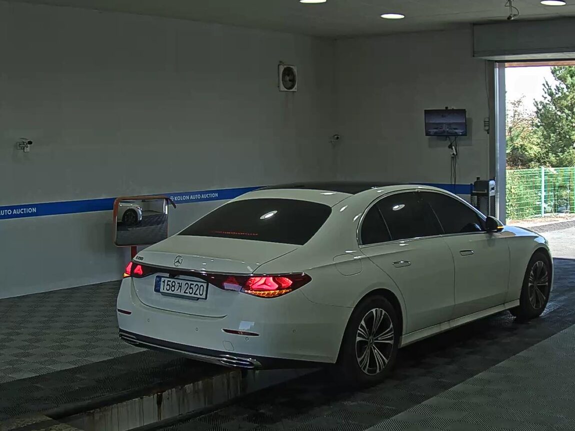 MERCEDES-BENZ E-CLASS (6TH GEN) E200 AVANTGARDE 2025 - zdjęcie 5