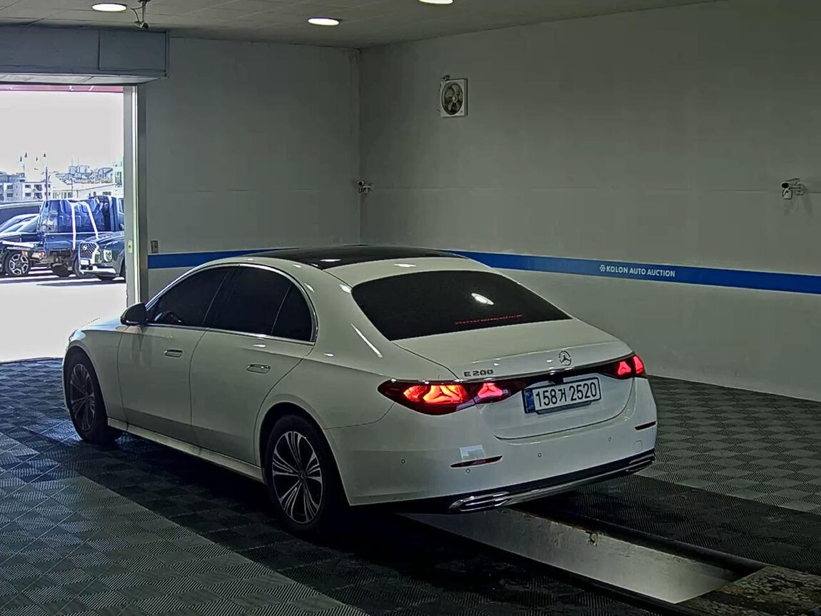 MERCEDES-BENZ E-CLASS (6TH GEN) E200 AVANTGARDE 2025 - zdjęcie 6