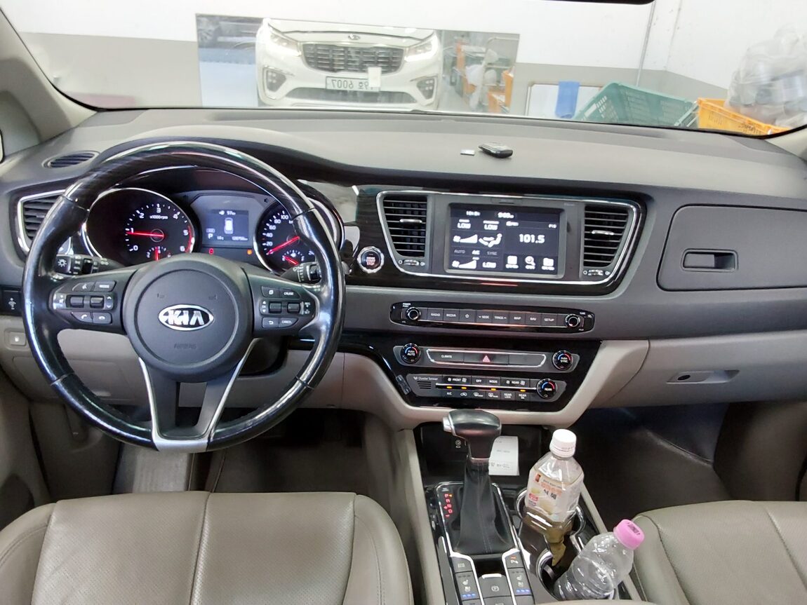 KIA THE NEW CARNIVAL LIMOUSINE 7-SEATER DIESEL VIP 2019 - zdjęcie 11
