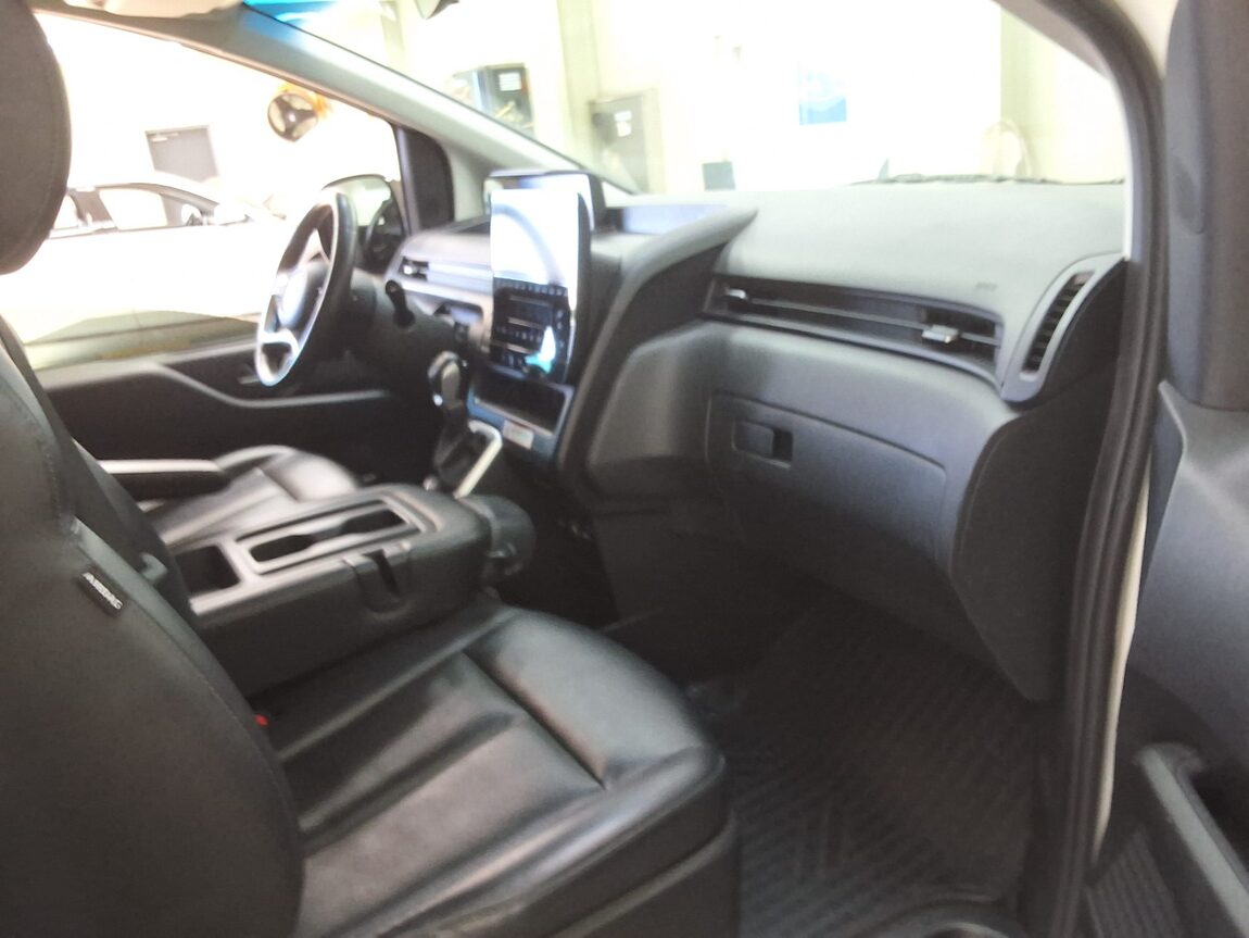 HYUNDAI STARIA 2.2 DIESEL TOURER 11-SEATER 2WD MODERN 2023 - zdjęcie 15