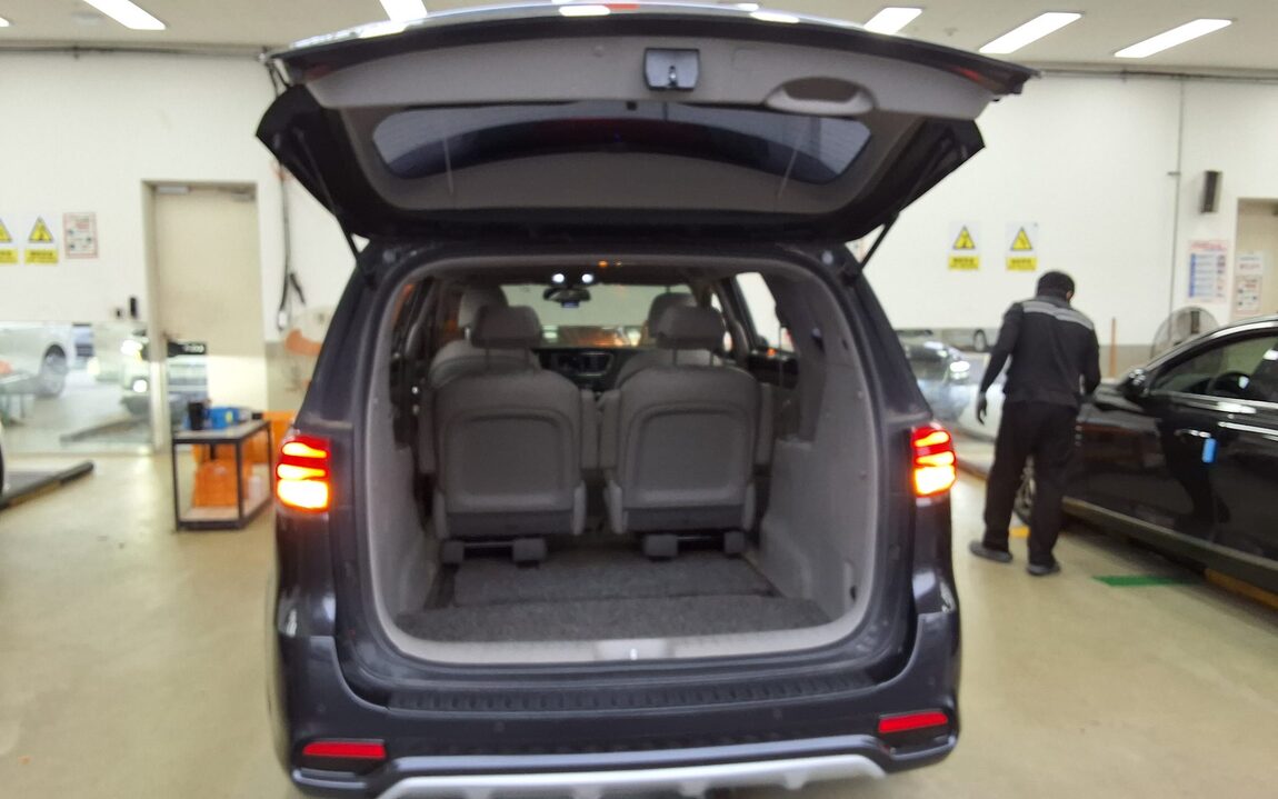 KIA THE NEW CARNIVAL 9-SEATER DIESEL LUXURY 2019 - zdjęcie 15