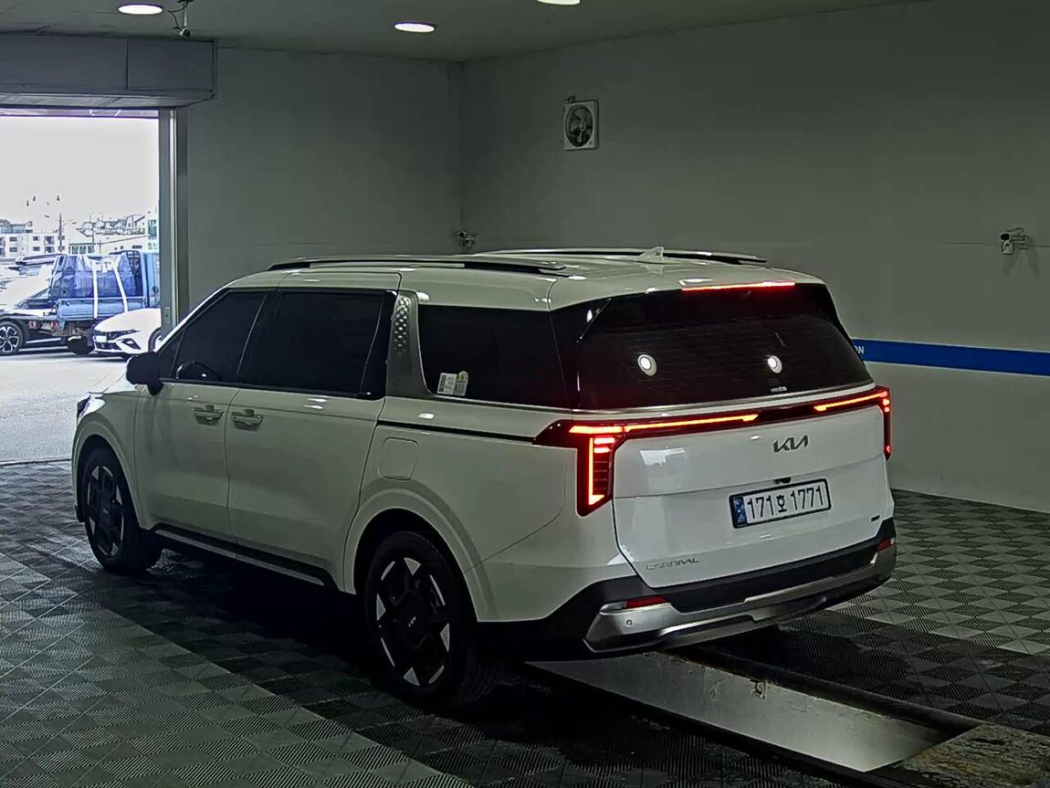 KIA THE NEW CARNIVAL HYBRID (KA4) 1.6 HEV 9-SEATER NOBLESSE 2025 - zdjęcie 6
