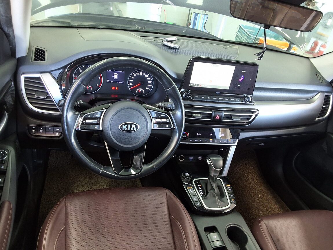 KIA SELTOS 1.6 DIESEL 2WD NOBLESSE 2020 - zdjęcie 11