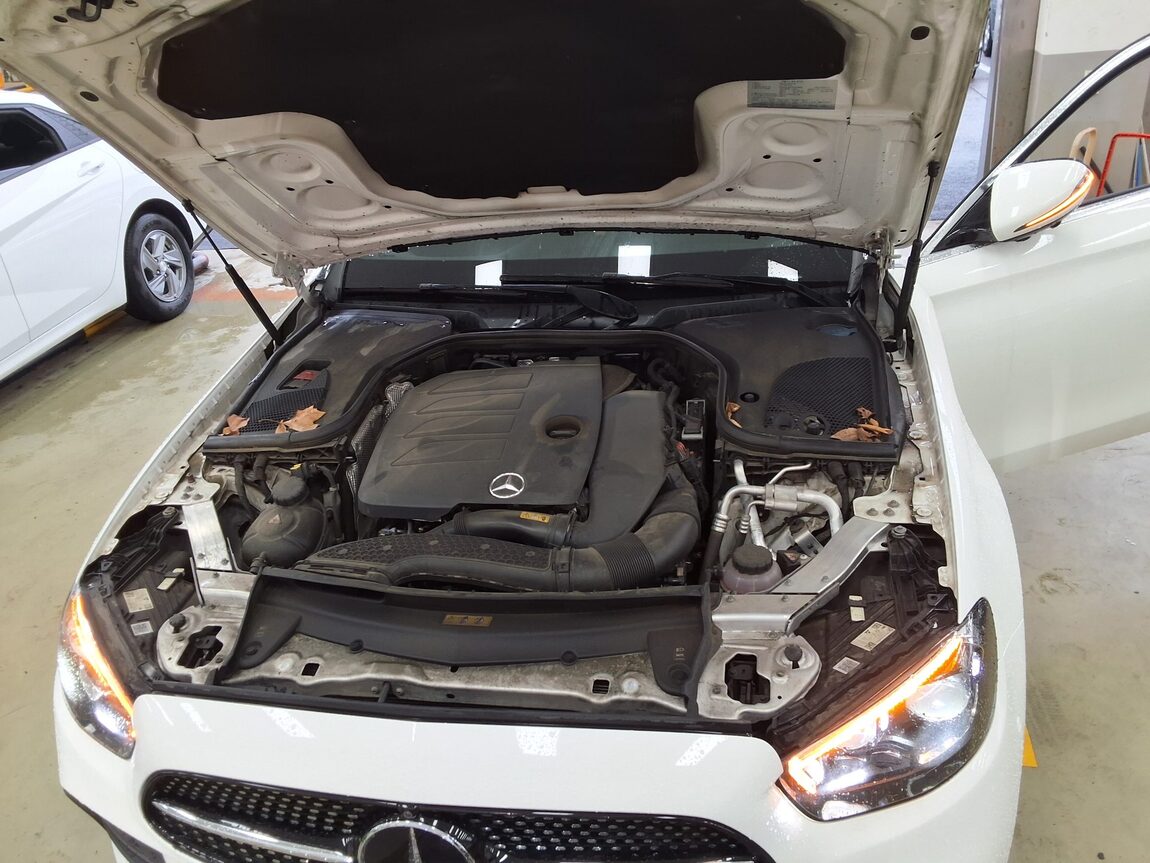 MERCEDES-BENZ E-CLASS (5TH GEN) E350 4MATIC AMG LINE 2021 - zdjęcie 19