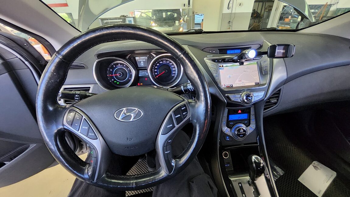 HYUNDAI AVANTE MD M16 GDi MODERN 2013 - zdjęcie 18