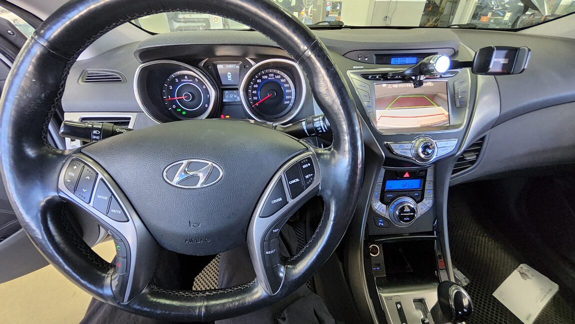 HYUNDAI AVANTE MD M16 GDi MODERN 2013 - zdjęcie 19
