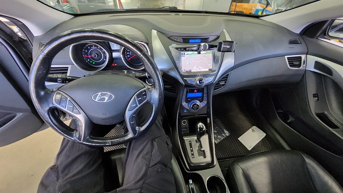 HYUNDAI AVANTE MD M16 GDi MODERN 2013 - zdjęcie 11