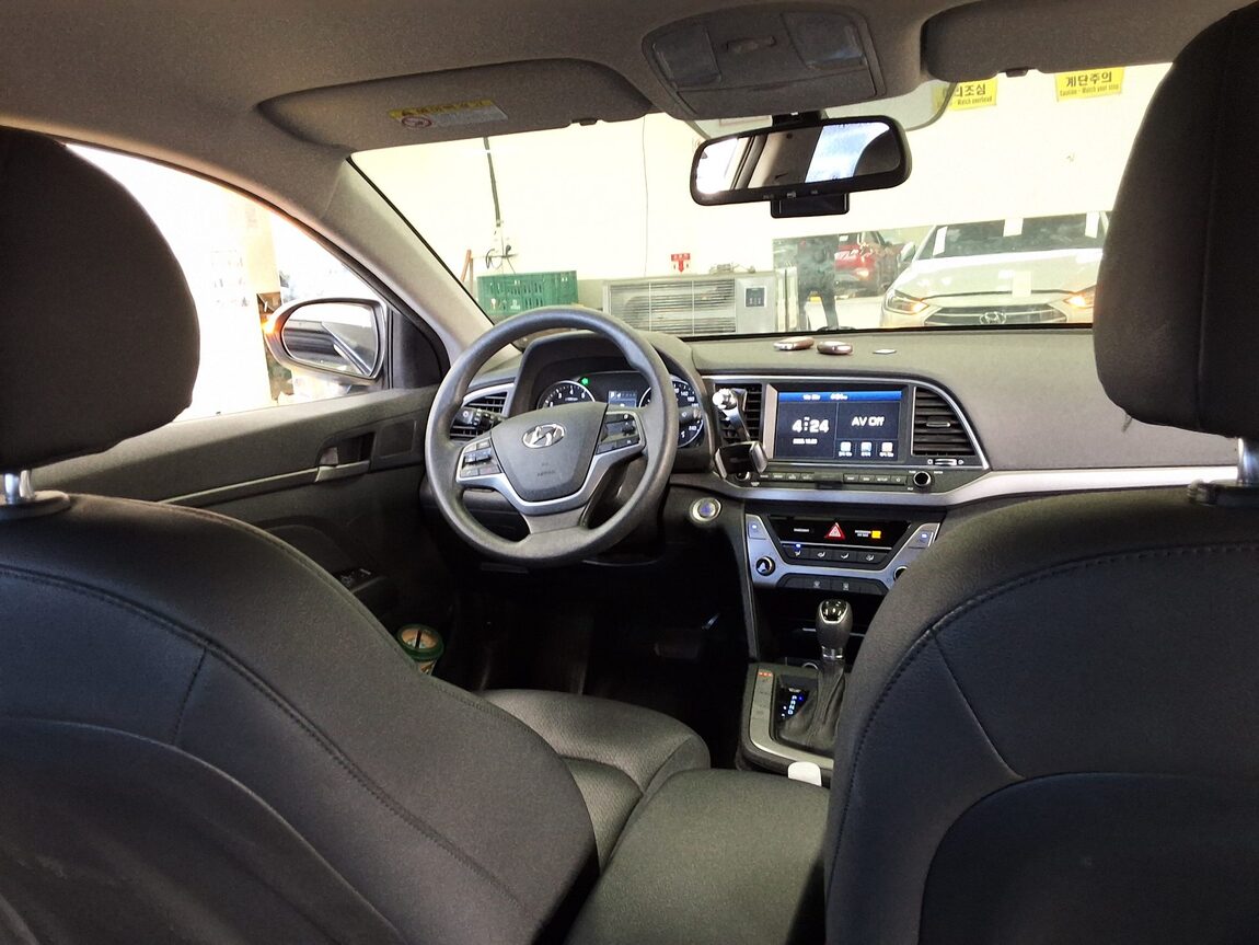 HYUNDAI AVANTE AD 1.6 GDi VALUE PLUS 2018 - zdjęcie 11