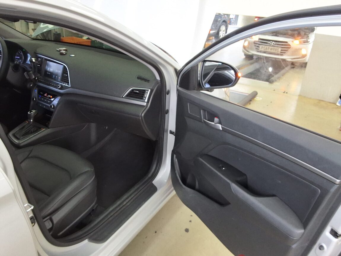 HYUNDAI AVANTE AD 1.6 GDi VALUE PLUS 2018 - zdjęcie 14