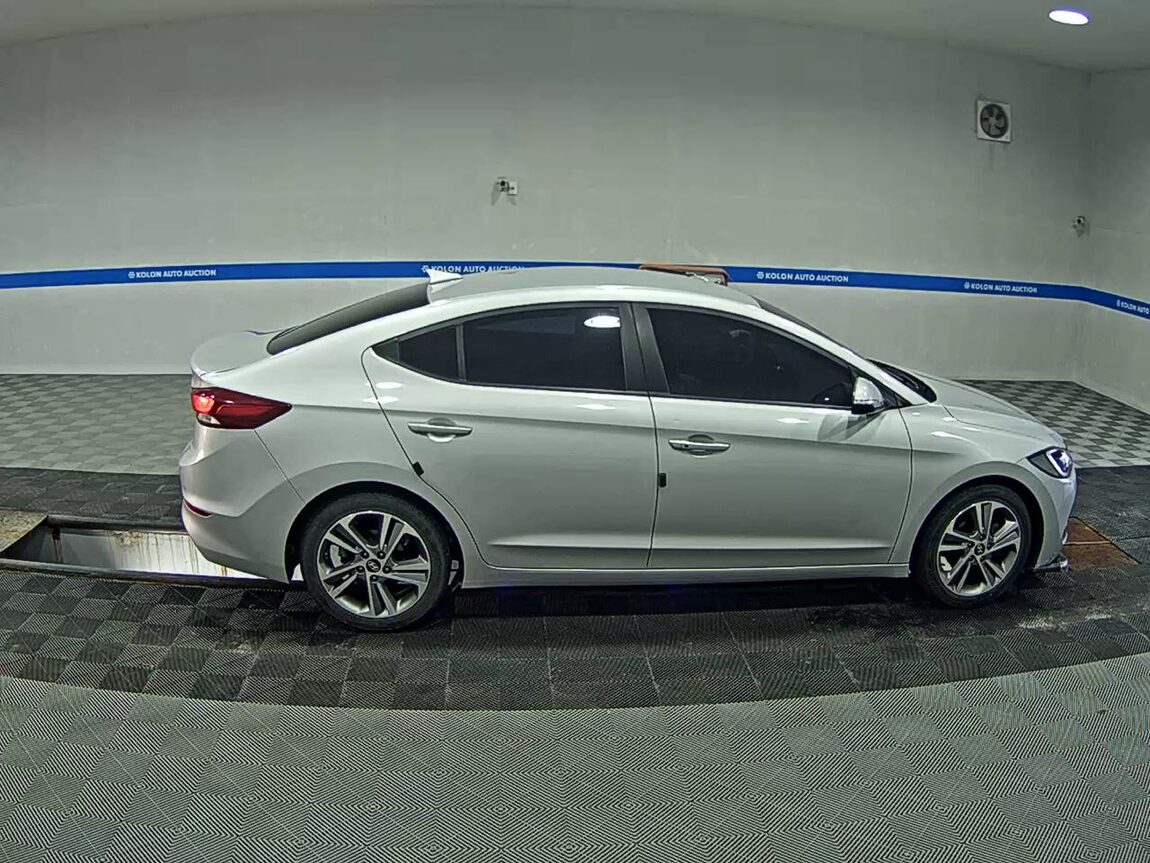 HYUNDAI AVANTE AD 1.6 GDi VALUE PLUS 2018 - zdjęcie 4