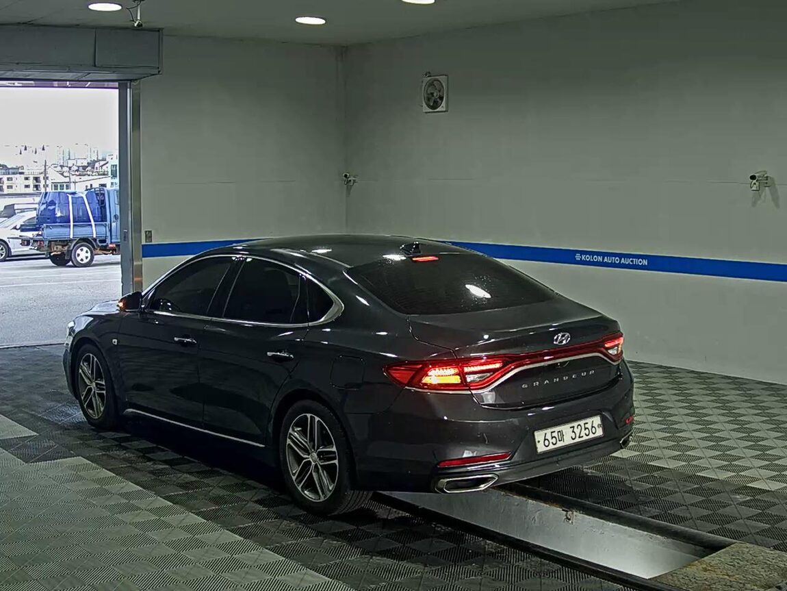 HYUNDAI GRANDEUR IG 2.4 GDi PREMIUM 2018 - zdjęcie 6