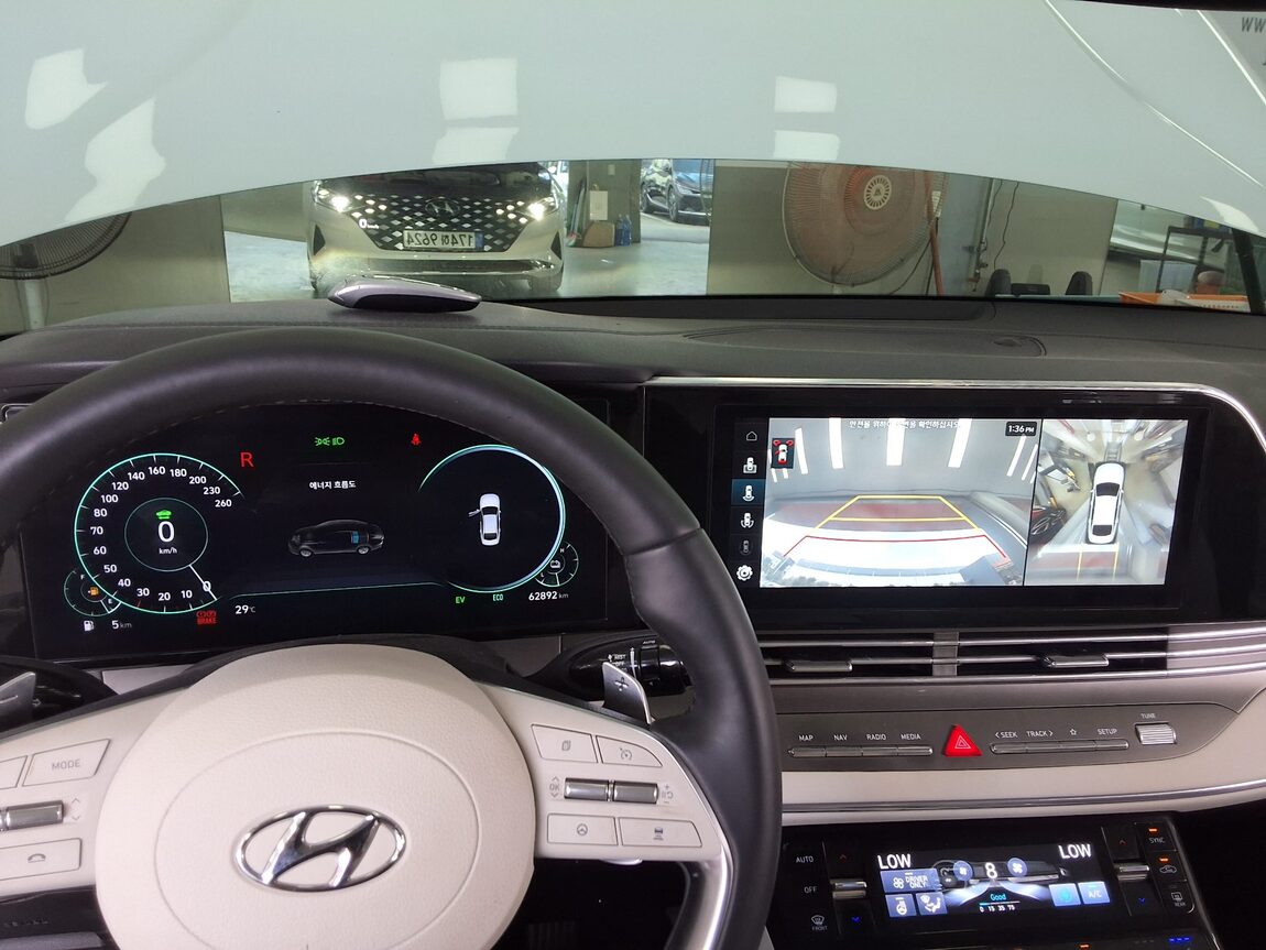 HYUNDAI THE NEW GRANDEUR IG HYBRID 2.4 HEV LE BLANC 2023 - zdjęcie 19