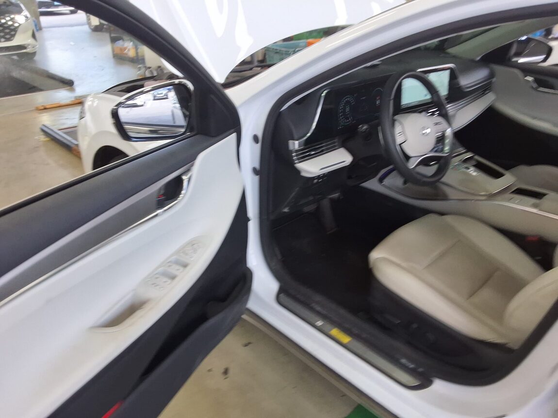 HYUNDAI THE NEW GRANDEUR IG HYBRID 2.4 HEV LE BLANC 2023 - zdjęcie 10