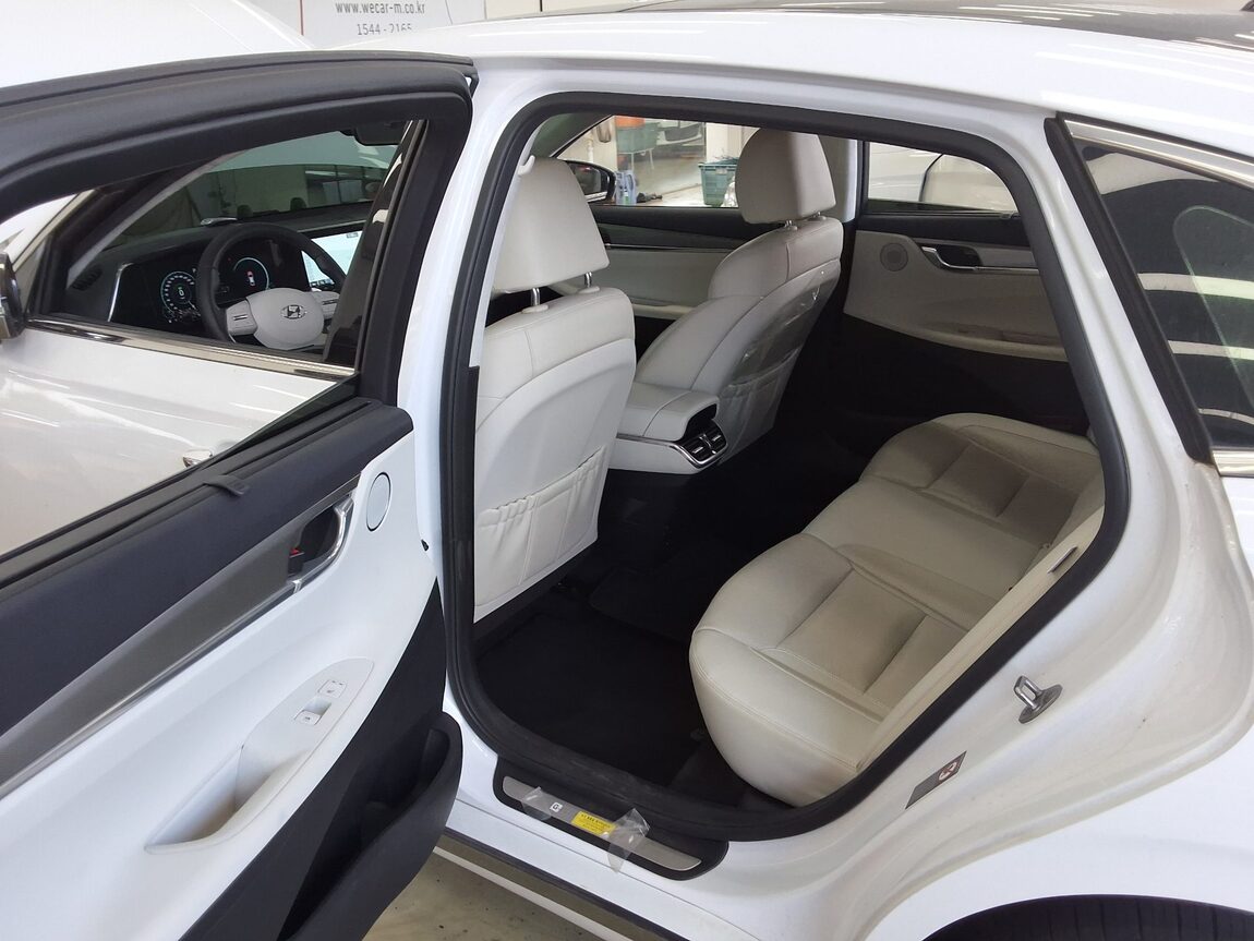 HYUNDAI THE NEW GRANDEUR IG HYBRID 2.4 HEV LE BLANC 2023 - zdjęcie 12
