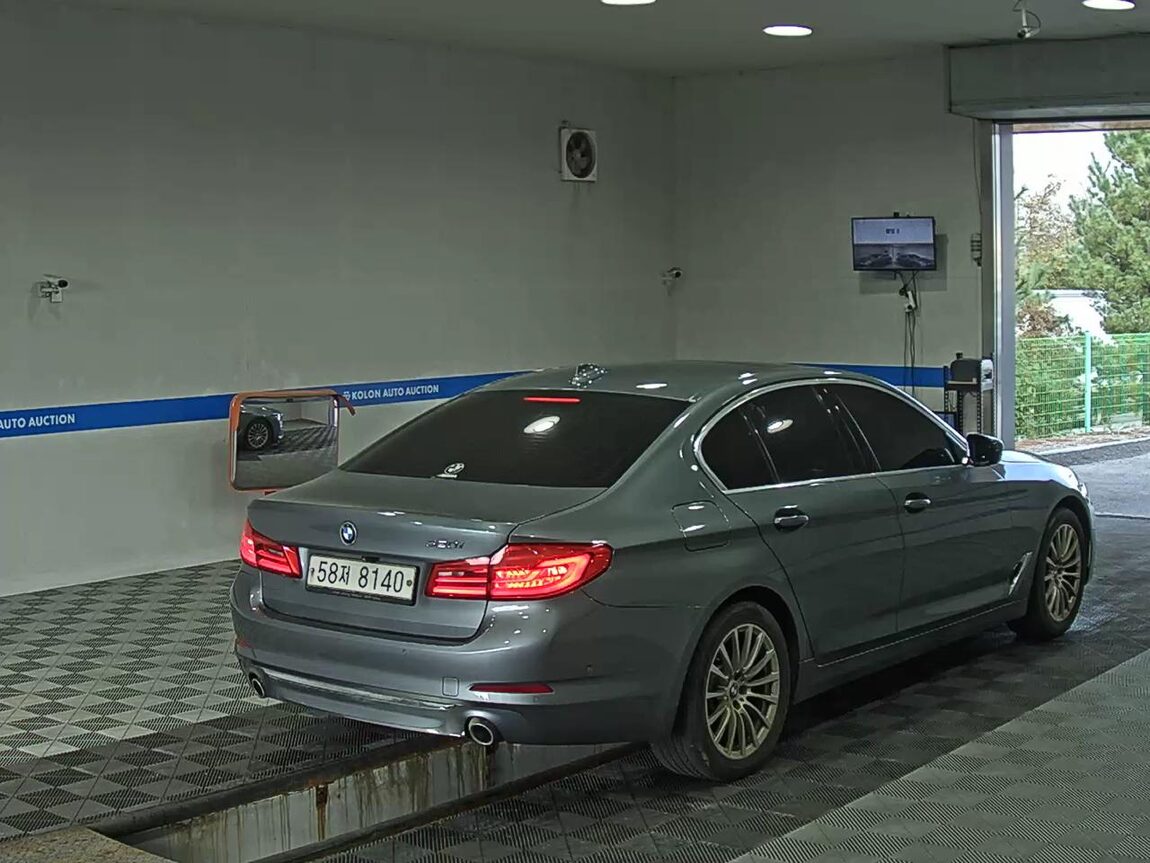 BMW 5 SERIES (7TH GEN) 520i LUXURY 2019 - zdjęcie 5