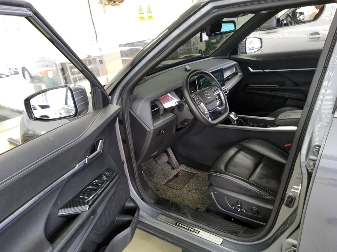 KG MOBILITY (SSANGYONG) TORRES 1.5 GDI-T 2WD T7 2023 - zdjęcie 10