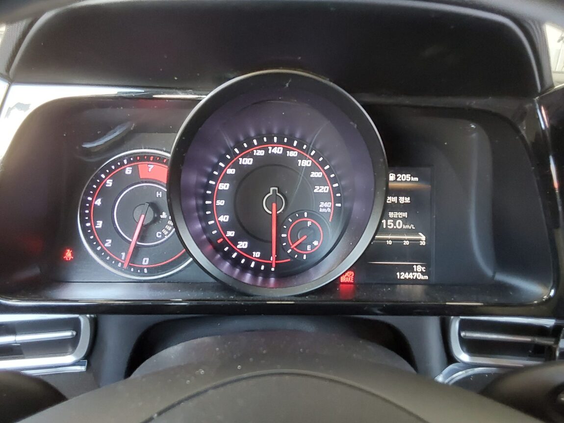 HYUNDAI AVANTE (CN7) 1.6 GASOLINE MODERN 2021 - zdjęcie 9