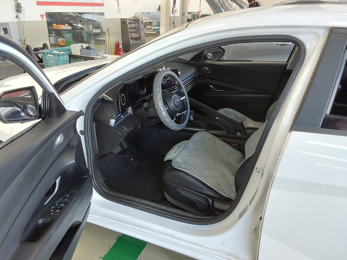HYUNDAI AVANTE (CN7) 1.6 GASOLINE MODERN 2021 - zdjęcie 10